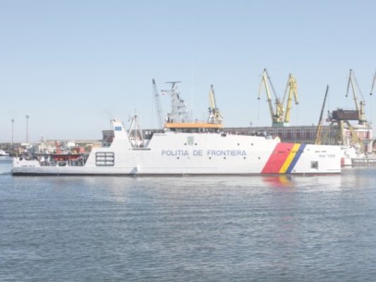 Doi pescari rătăciţi pe Marea Neagră, salvaţi de poliţiştii de frontieră tulceni